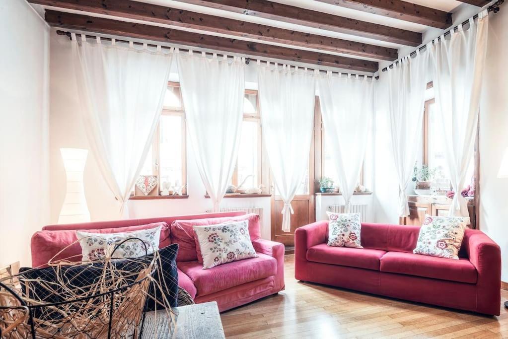 Loft Overlooking The Old Town . Фельтре Экстерьер фото